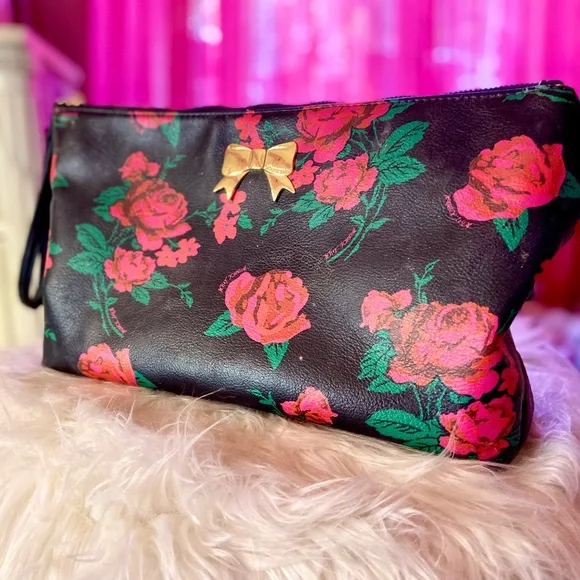 Betsey Johnson Faux Leather Floral Cosmetics Bag Medium Makeup Pouch Black/Red - Picture 4 of 8